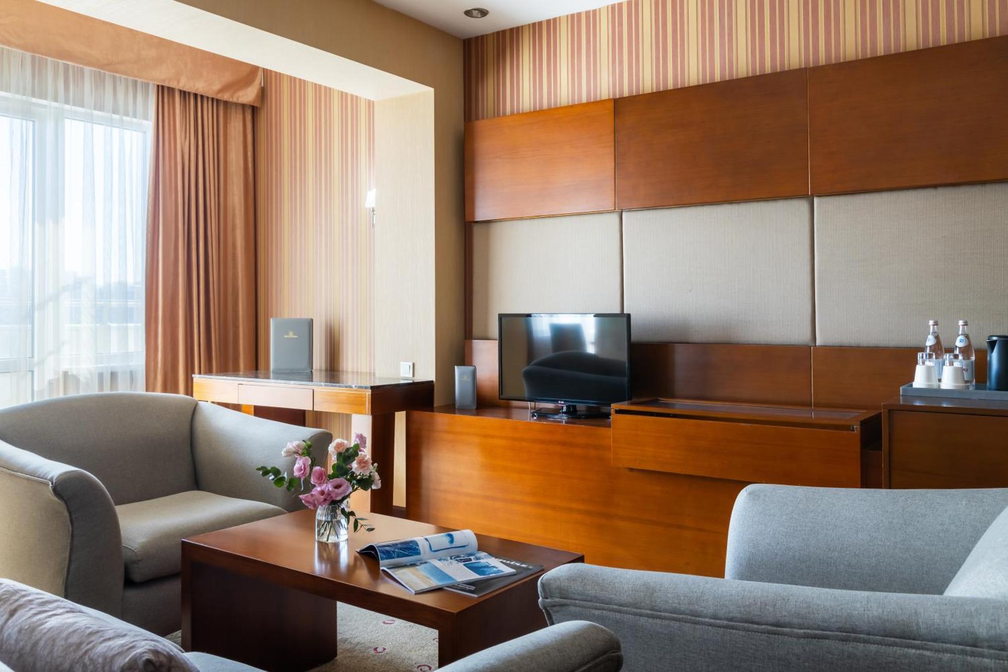 Regardal Hotel Almaty Luaran gambar