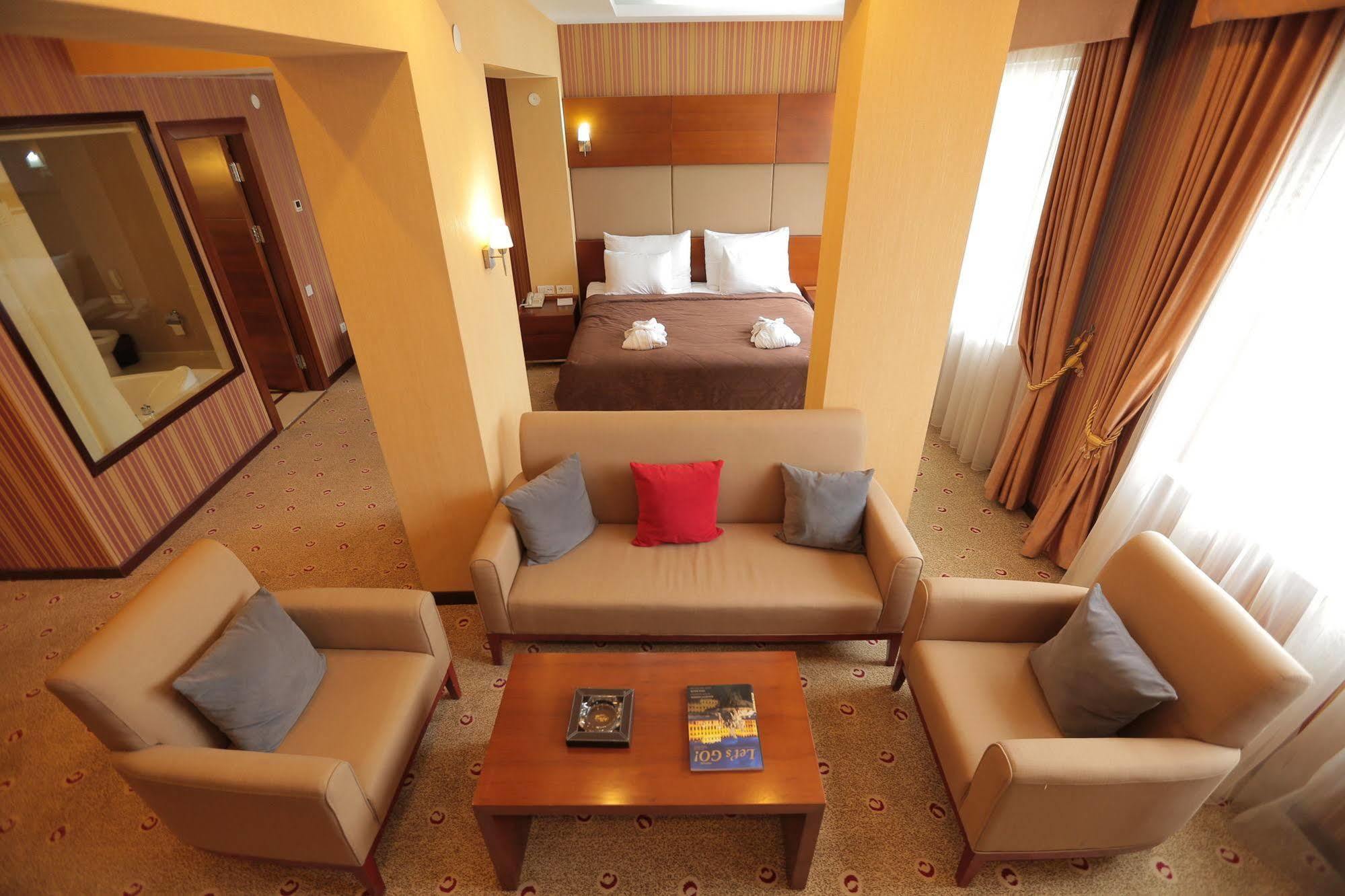 Regardal Hotel Almaty Luaran gambar