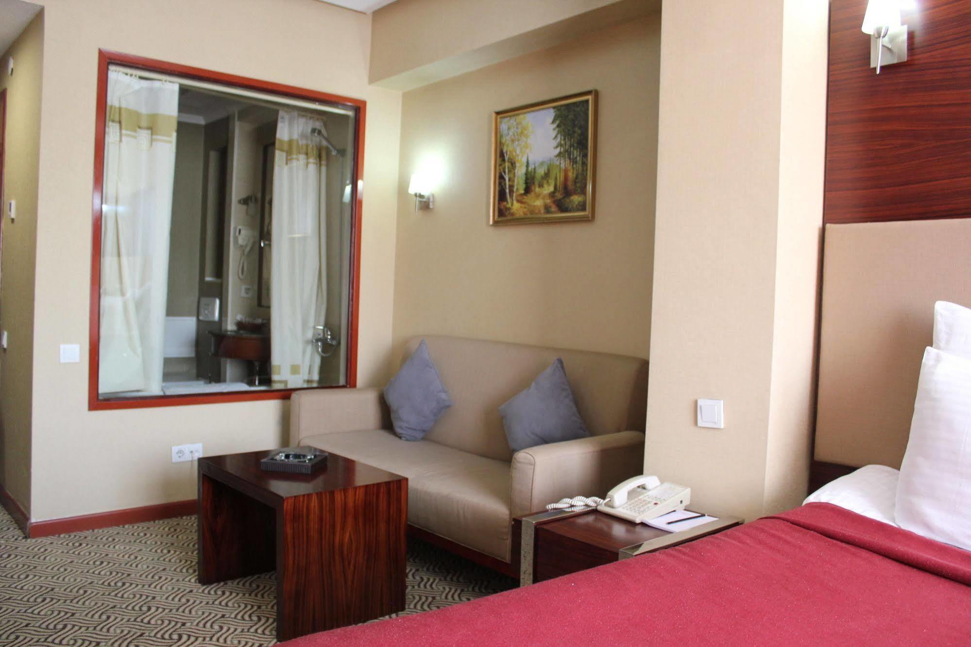 Regardal Hotel Almaty Luaran gambar