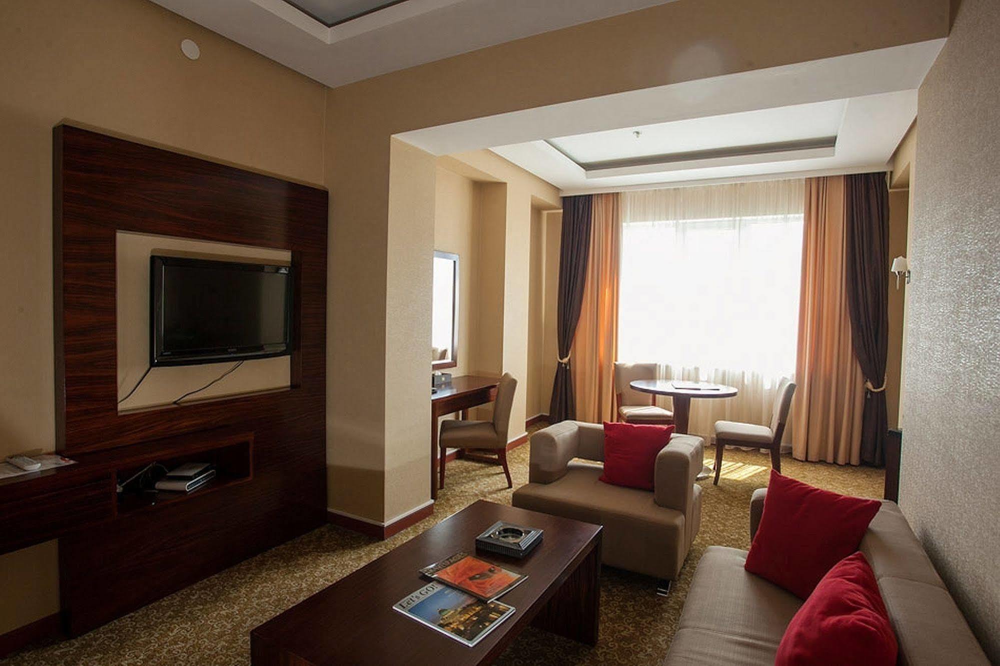 Regardal Hotel Almaty Luaran gambar